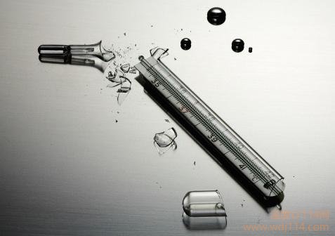溫度計碎了，溫度計摔碎了水印怎么處理？
